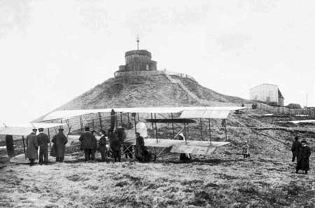 Eugène Renaux se pose au sommet du Puy-de-Dôme - Cultea