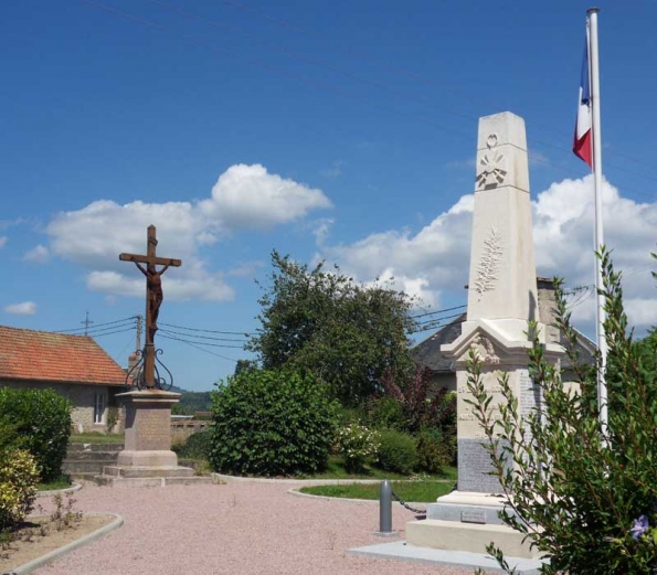 08---monument-aux-morts-et-calvaire-